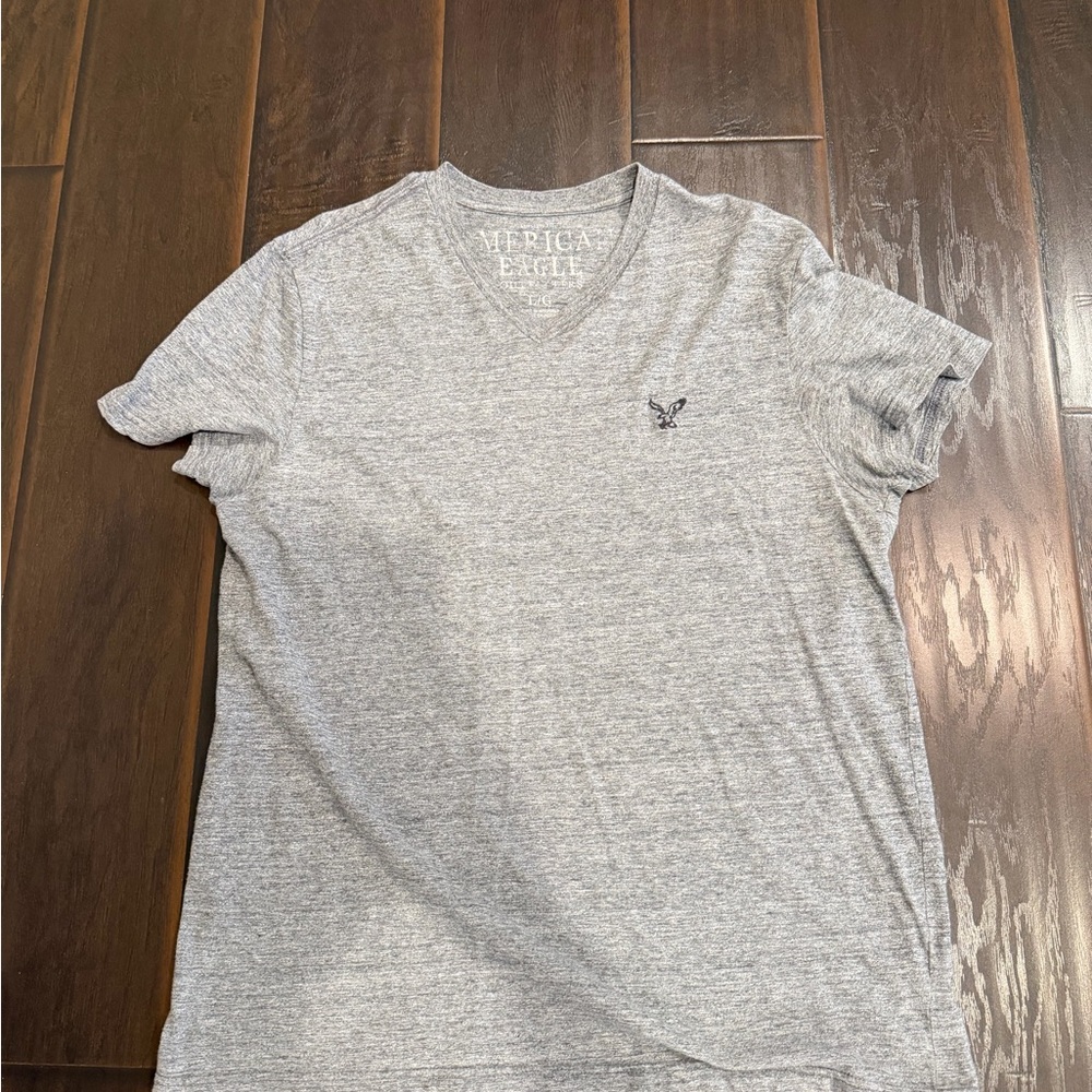 American Eagle Outfitters Men's Heather Gray V-Neck Tee with Small Chest Logo